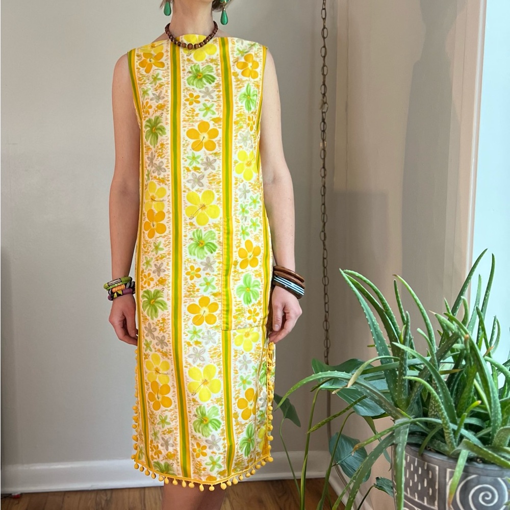 60s Hawaiian Tiki Dress w/ Pompom Trim - Picture 2 of 9
